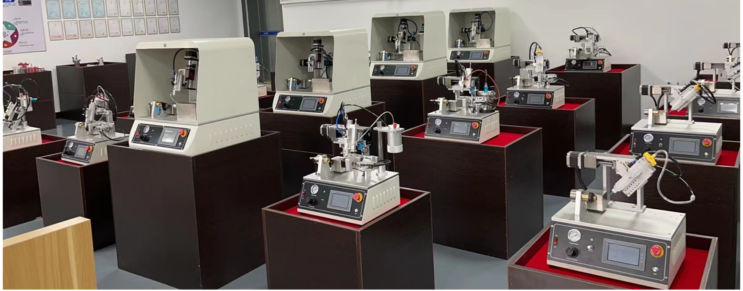 新款螺紋機上線了，操作很更簡單，適合于內螺紋，外螺紋，微小螺紋的涂膠